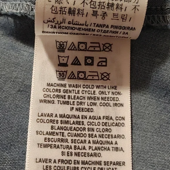 💚Guess Women's Denim sleeveless shirt - Picture 9 of 9